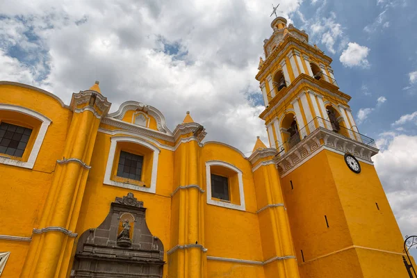 Cholula, στο Μεξικό είναι γνωστή για το υψηλό αριθμό της Εκκλησίας και χύτευση — Φωτογραφία Αρχείου