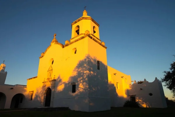Mission building at sunset in Goliad Texas — Stock Photo, Image