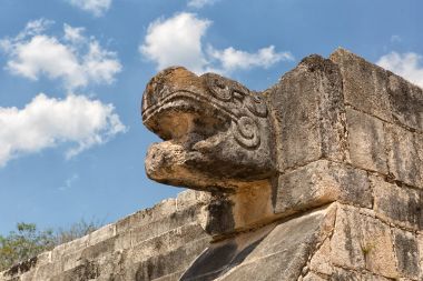 heykel yılan kafa closeup Chicen Itza 