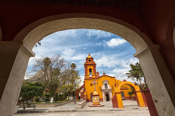Chiesa coloniale di Bernal, Queretaro, Messico — Foto Stock