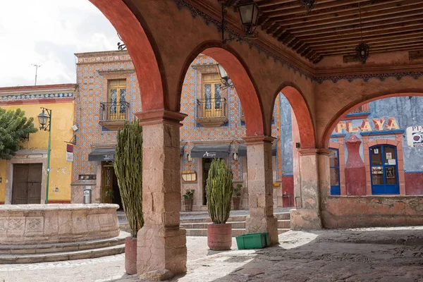 Colonial arches in the center of Bernal Mexico — Stock Photo, Image