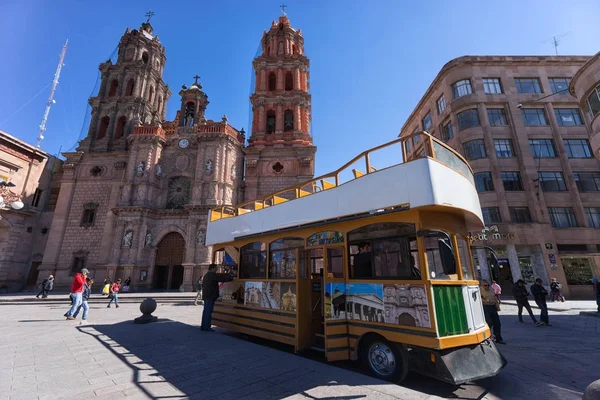 Autobus turystyczny w San Luis Potosi, Meksyk — Zdjęcie stockowe