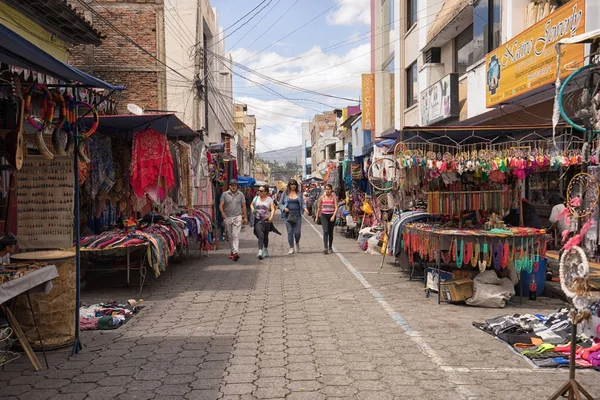 Mercado en las calles de Otavalo, Ecuador — Foto de Stock