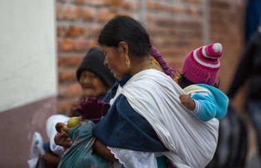 yerli quechua kadın Otavalo, Ekvator