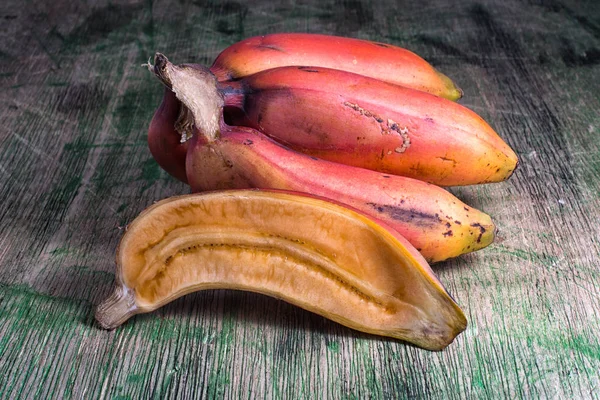 Variedade de banana vermelha na América do Sul — Fotografia de Stock