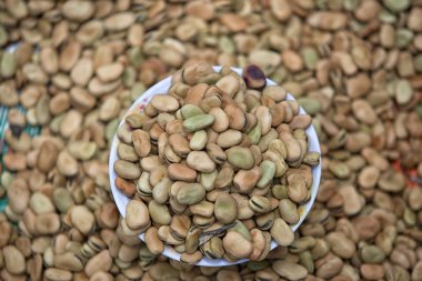 Ekvator bir kase taze fava fasulye 