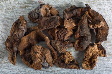 kurutulmuş mantar parçalar 