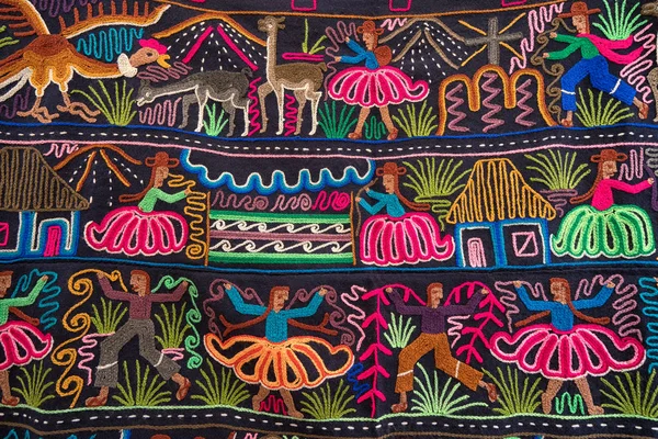 Πολύχρωμα αυτόχθονες κλωστοϋφαντουργίας στο Εκουαδόρ — Φωτογραφία Αρχείου