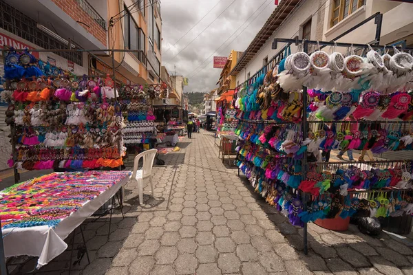 Otavalo Ecuador Marzo 2018 Puestos Venta Con Manualidades Coloridas Instaladas — Foto de Stock