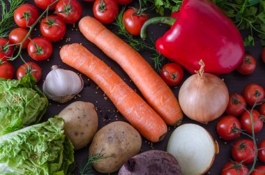 Taze ve renkli yaz bahar sebzeler