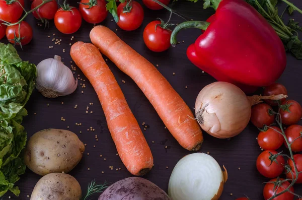 Çiğ sebze salatası veya çorba, çok renkli maddeler için