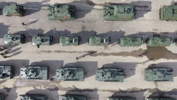 Voorbereiding van militaire uitrusting voor de parade mei 9 — Stockvideo