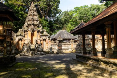 Ubud, Endonezya - 28 5 2019: Bali 'deki Kutsal Maymun Ormanı' ndaki Prajapati Tapınağı