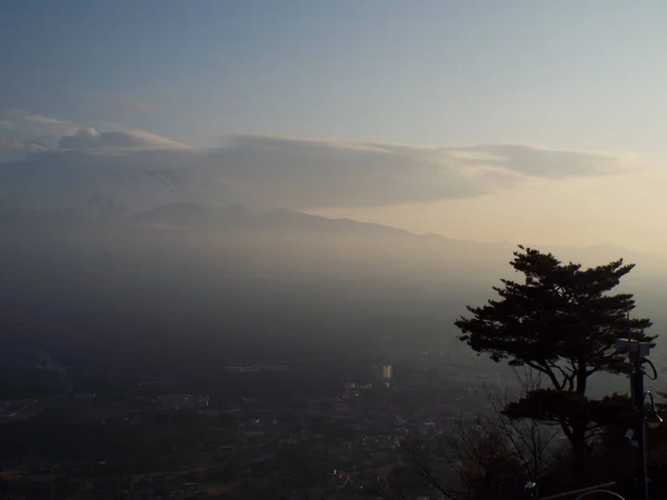 Góra. Fuji w mglisty dzień, z jeziora kawaguchi — Zdjęcie stockowe