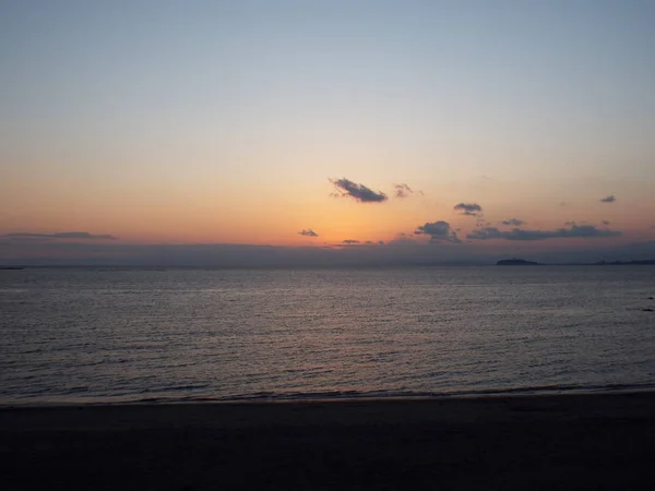 Piękny zachód słońca na wybrzeżu w pobliżu Zushi, Japonia — Zdjęcie stockowe