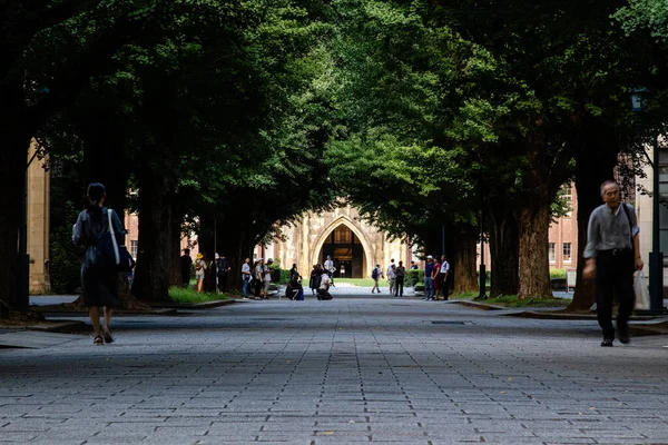 Tokyo, Giappone - 9 8 19: L'ingresso che conduce all'illustre Università di Tokyo — Foto Stock