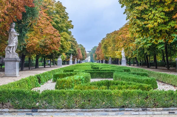 Monumento Rey Alfonso Xii Con Una Columnata Semicircular Una Estatua —  Fotos de Stock