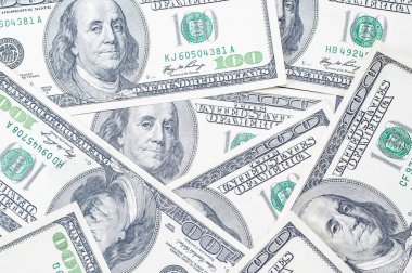 Amerikan Başkanı Benjamin Franklin 'in portresi olan 100 dolarlık banknotlar.