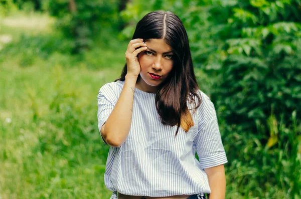 Zomer Portret Van Jonge Mooie Dame Het Bos — Stockfoto