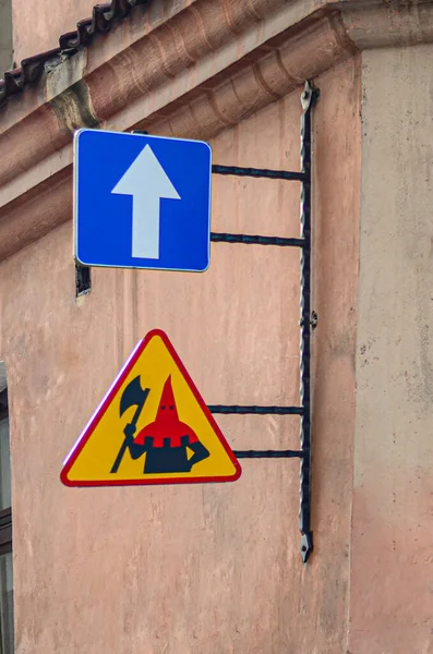 Schild Mit Dem Bild Eines Scharfrichters Der Mauer Der Altstadt — Stockfoto