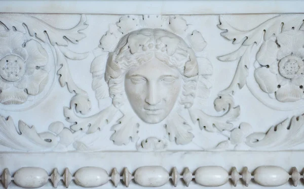 Closeup Της Barocco Λευκό Γλυπτό Ανάγλυφο Στον Τοίχο — Φωτογραφία Αρχείου