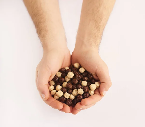 Primo Piano Delle Mani Dell Uomo Con Fiocchi Mais Cereali — Foto Stock