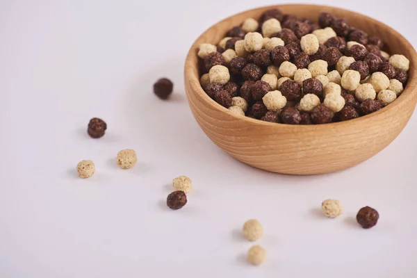 Tigela Rústica Madeira Com Cereais Flocos Milho Isolados Sobre Fundo — Fotografia de Stock