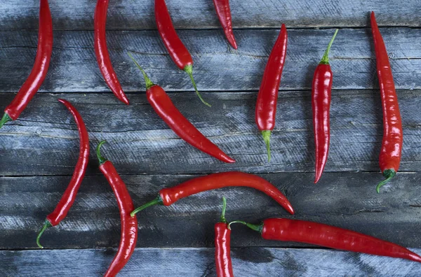 Felső Nézd Halom Friss Red Hot Chili Kék Háttér — Stock Fotó