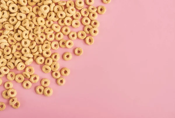 Montón Copos Maíz Cereales Sobre Fondo Rosa Vista Superior — Foto de Stock