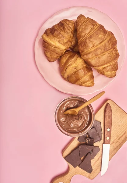 Croissants saborosos recém-assados — Fotografia de Stock