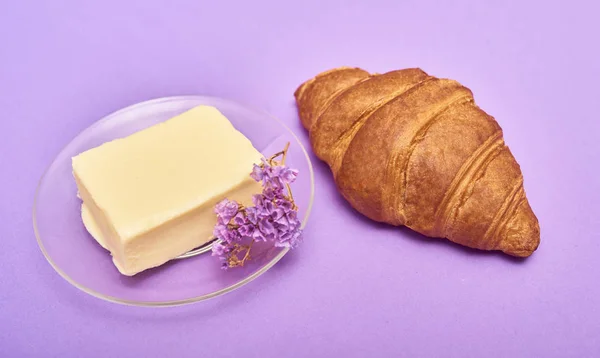 Croissants saborosos recém-assados — Fotografia de Stock