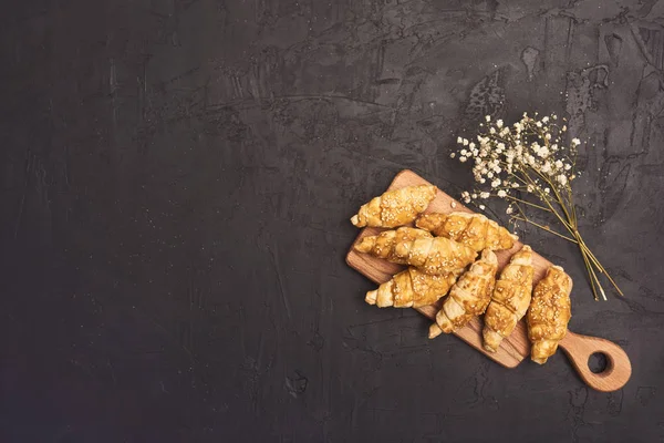 Vers gebakken lekkere croissants — Stockfoto