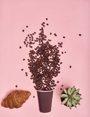 taze pişmiş lezzetli kruvasan 