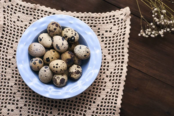 Top View Fresh Raw Quail Eggs Blue Bowl Napkin Flowers — Stock Photo, Image