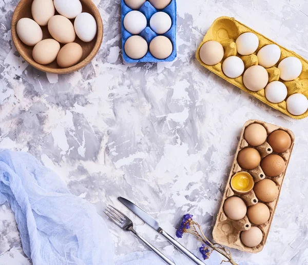 Top View Fresh Raw Chicken Eggs Carton Boxes Wooden Bowl — Stock Photo, Image