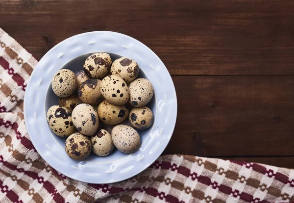 Close View Fresh Raw Quail Eggs Blue Bowl Kitchen Towel — Stock Photo, Image