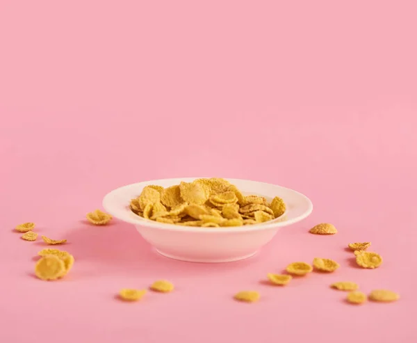 White Plate Beige Cornflakes Pink Background — Stock Photo, Image