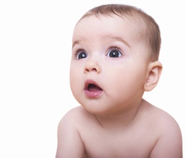 Şirin bebek beyaz arka plan üzerinde izole portresi 
