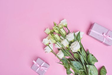 Tebrik kartı beyaz çiçekler