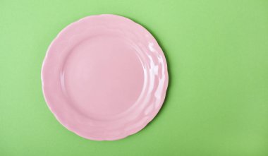 Tablo boş seramik yuvarlak tabağa closeup