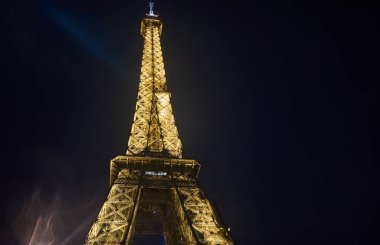 Eyfel Kulesi Tour Eiffel, Paris, Fransa, gece görünümü güzel ışıklı 
