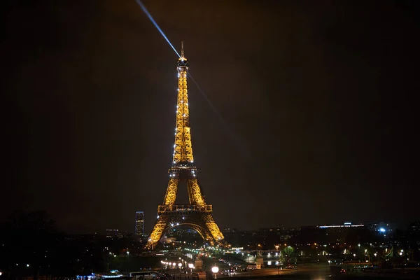 Vista Nocturna Hermosa Torre Eiffel Iluminada París Francia —  Fotos de Stock