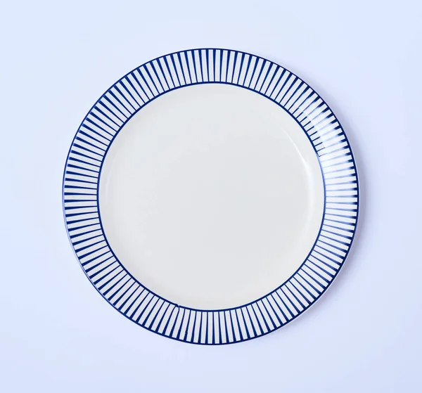 Piastra Rotonda Ceramica Vuota Isolata Sfondo Bianco — Foto Stock