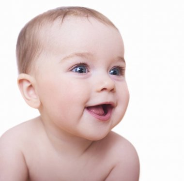 Şirin bebek beyaz arka plan üzerinde izole portresi 