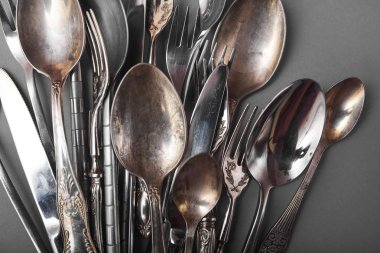 Metin için yer ile parlak renkli arka plan ayarlamak çatal closeup