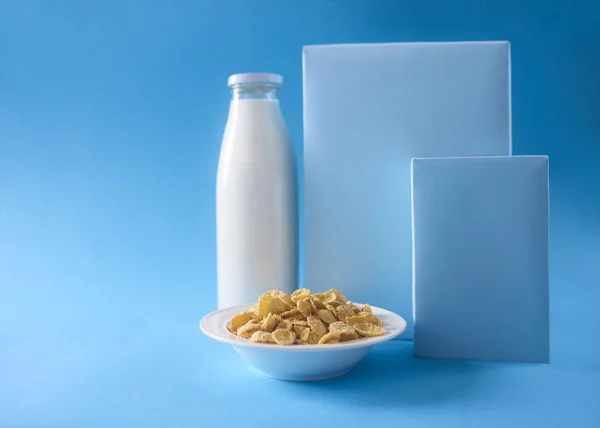 Cereales Copos Maíz Botella Leche Con Espacio Para Texto — Foto de Stock