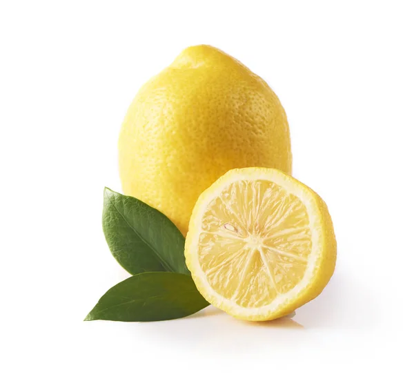 Frische Gelbe Zitronen Und Grüne Blätter Isoliert Auf Weißem Hintergrund — Stockfoto