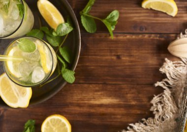 Limonata maddeler limonata rustik ahşap masa hazırlama