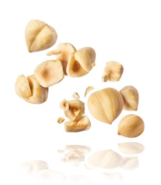 Fındıklar paramparça oldu, suda dondular.