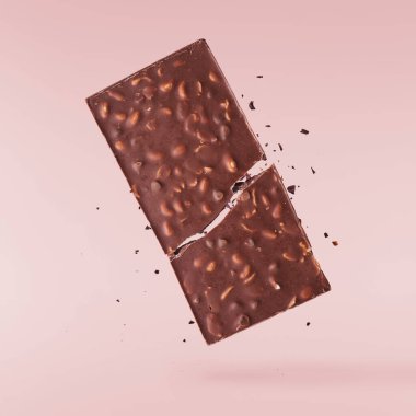 Havada uçuşan lezzetli çikolatalar. Yüksek çözünürlüklü yükselme